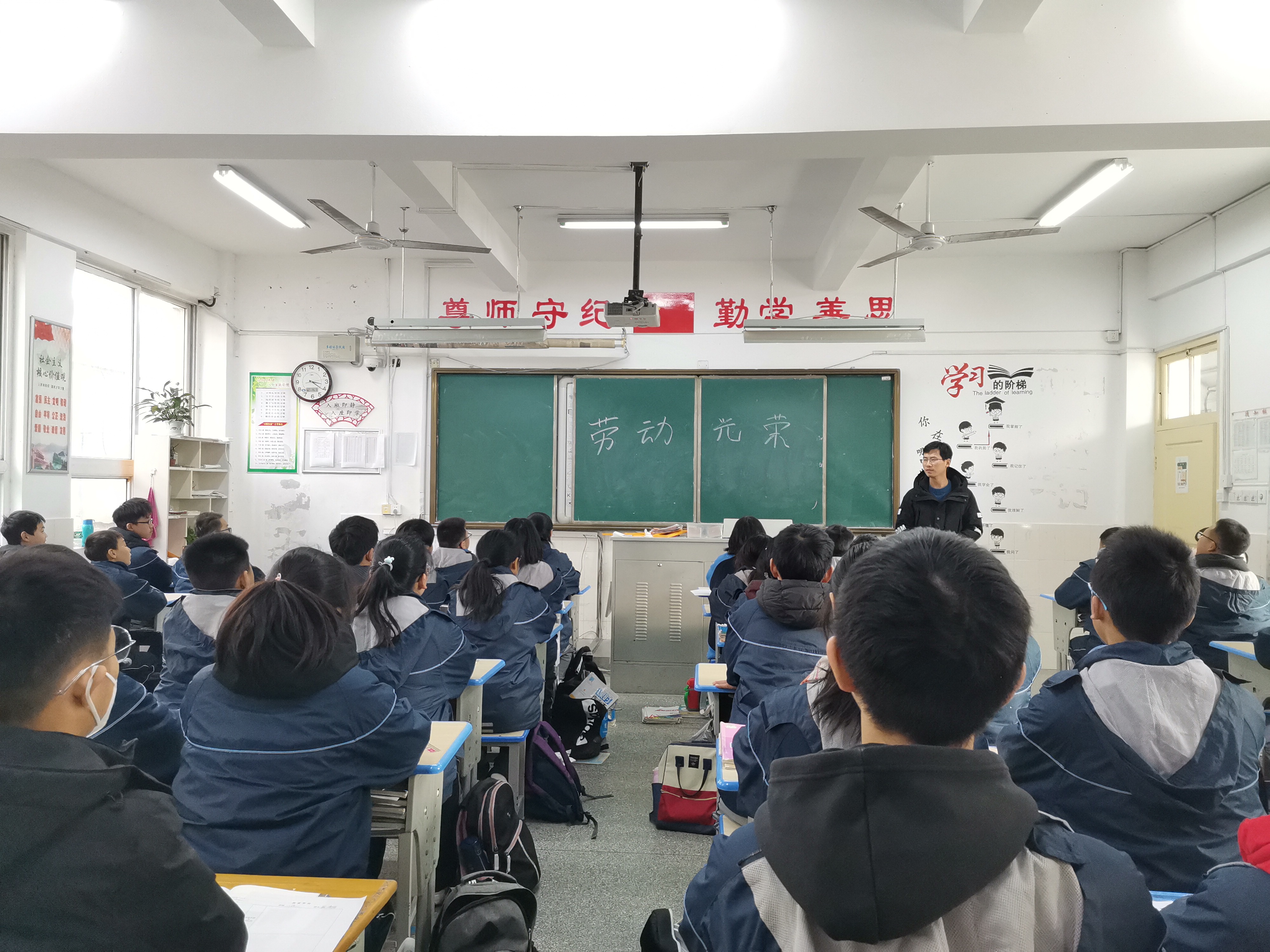 C:\Users\Administrator\Desktop\万中秋.jpg